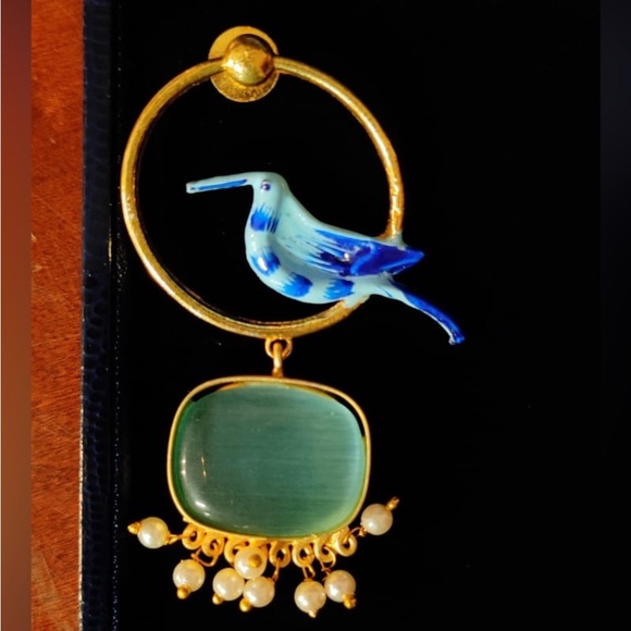 Vintage earrings. Imported from europe. Mesmerizing. - Picture 2 of 3